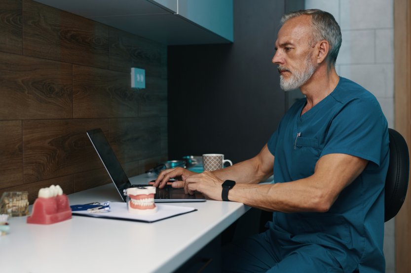 Fogorvosi weboldal háttértámogatással Egy fogászat ma már nem létezik honlap nélkül